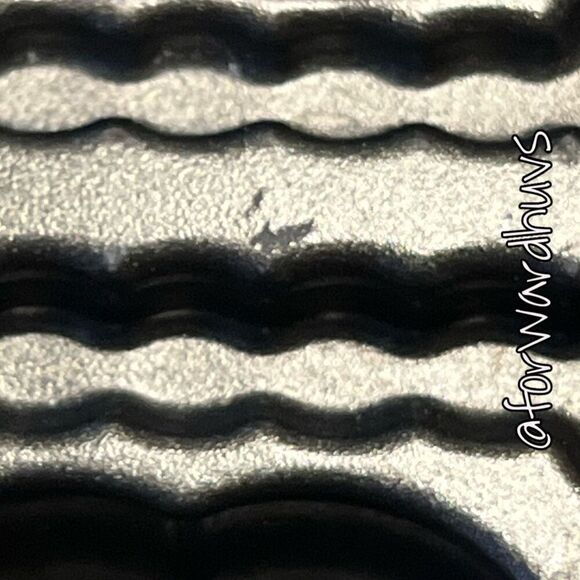 Wilton 12 Hearts Cake Pan - Non-Stick CAST ALUMINUM - Rectangle 12 x 9 1/2 x 2 - Picture 7 of 8